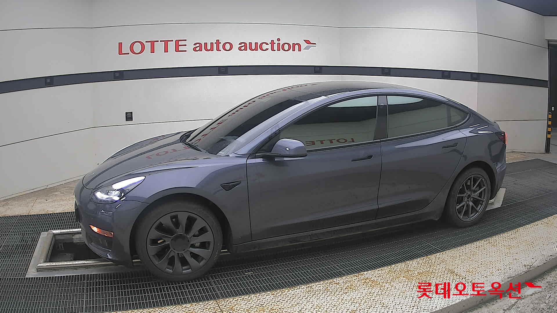 2022 - tesla model 3