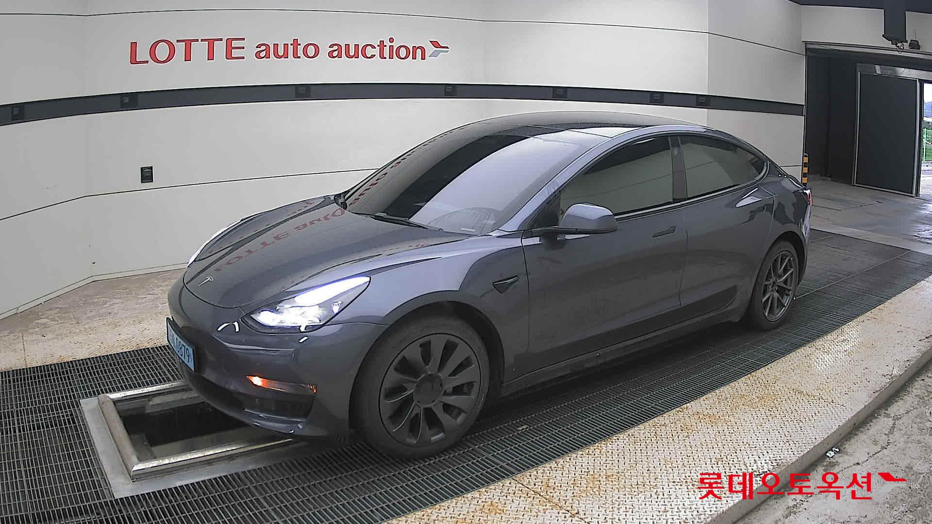2022 - tesla model 3