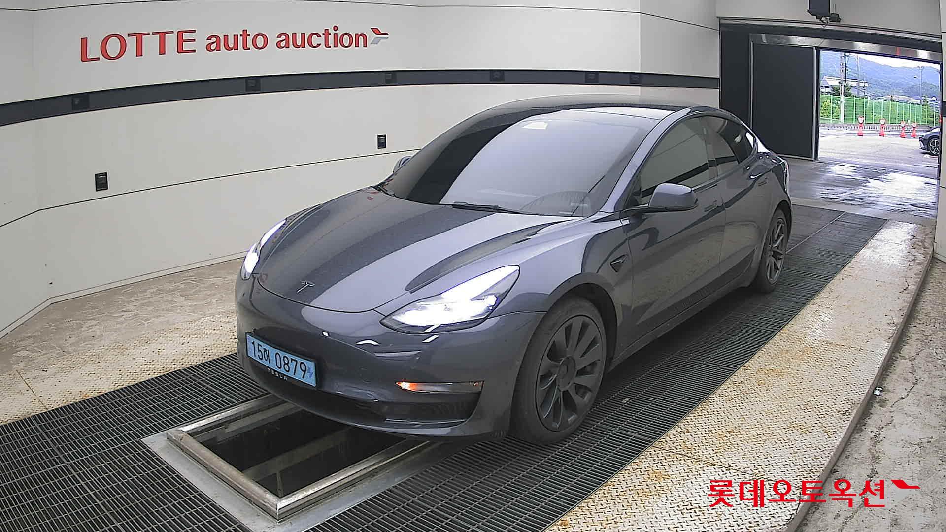2022 - tesla model 3