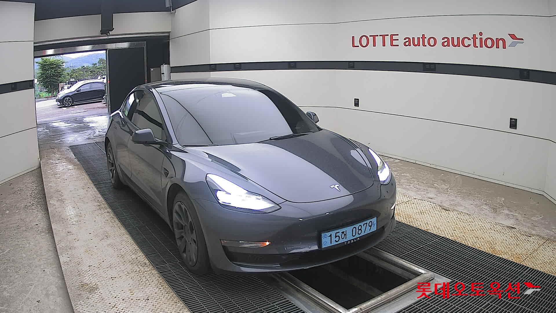 2022 - tesla model 3