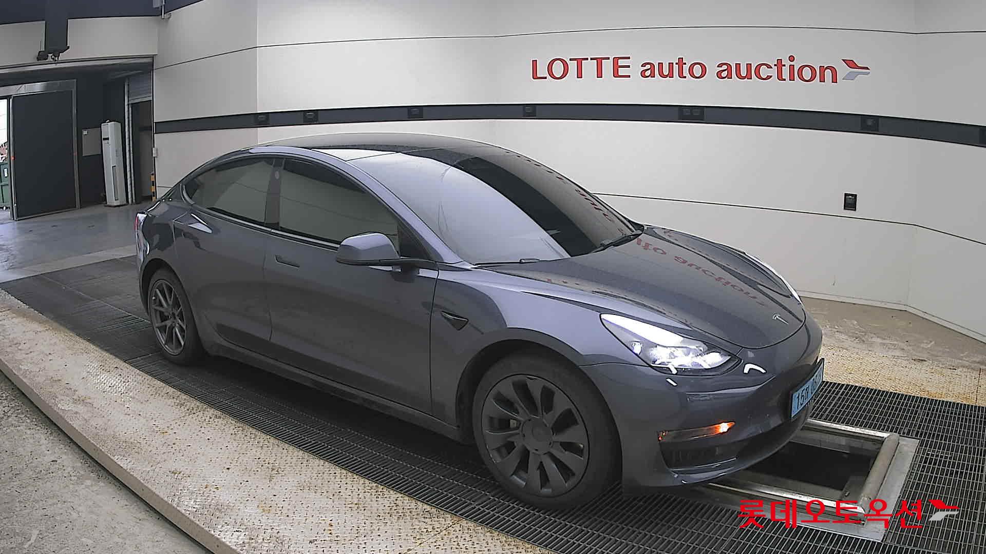 2022 - tesla model 3