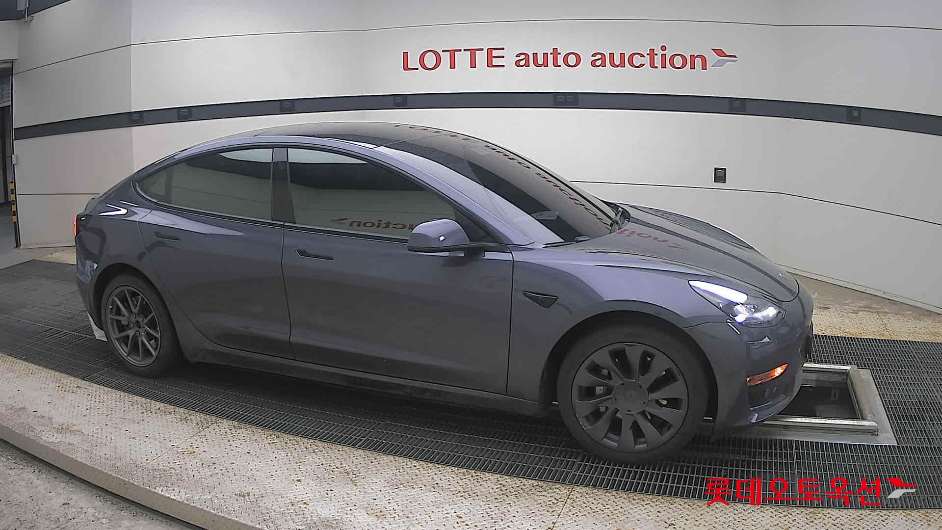 2022 - tesla model 3