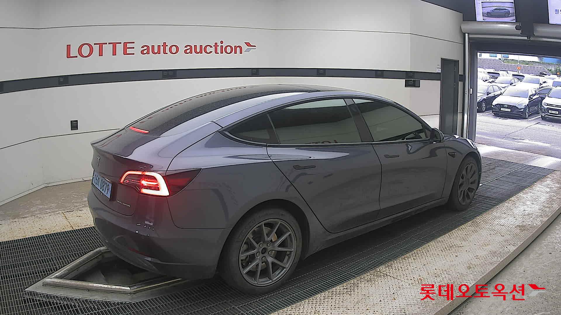2022 - tesla model 3