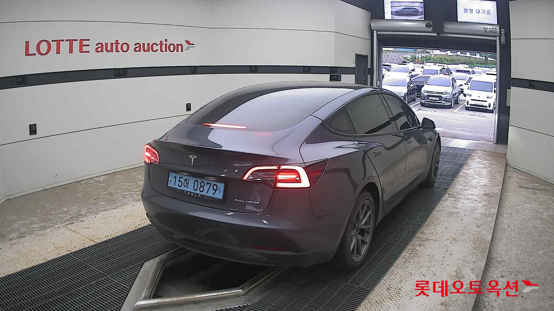 2022 - tesla model 3