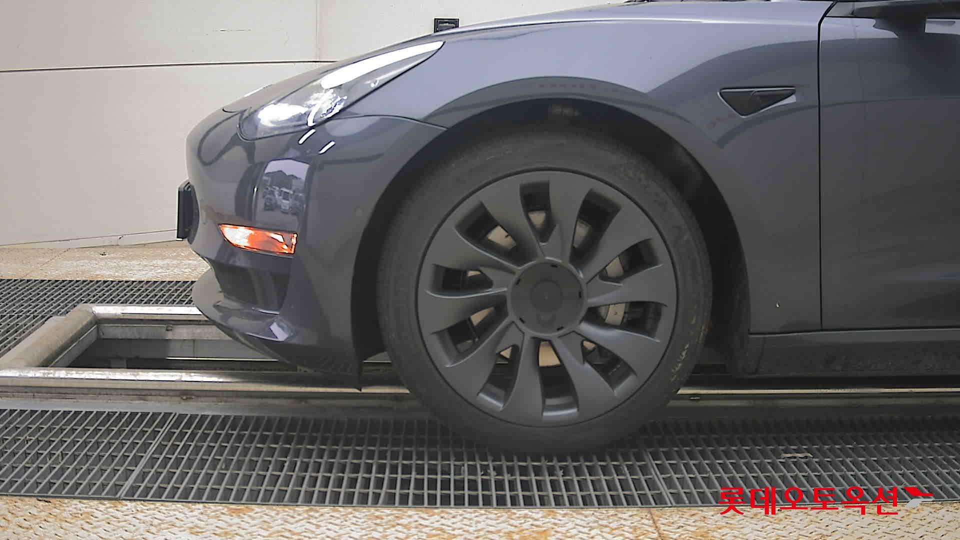 2022 - tesla model 3
