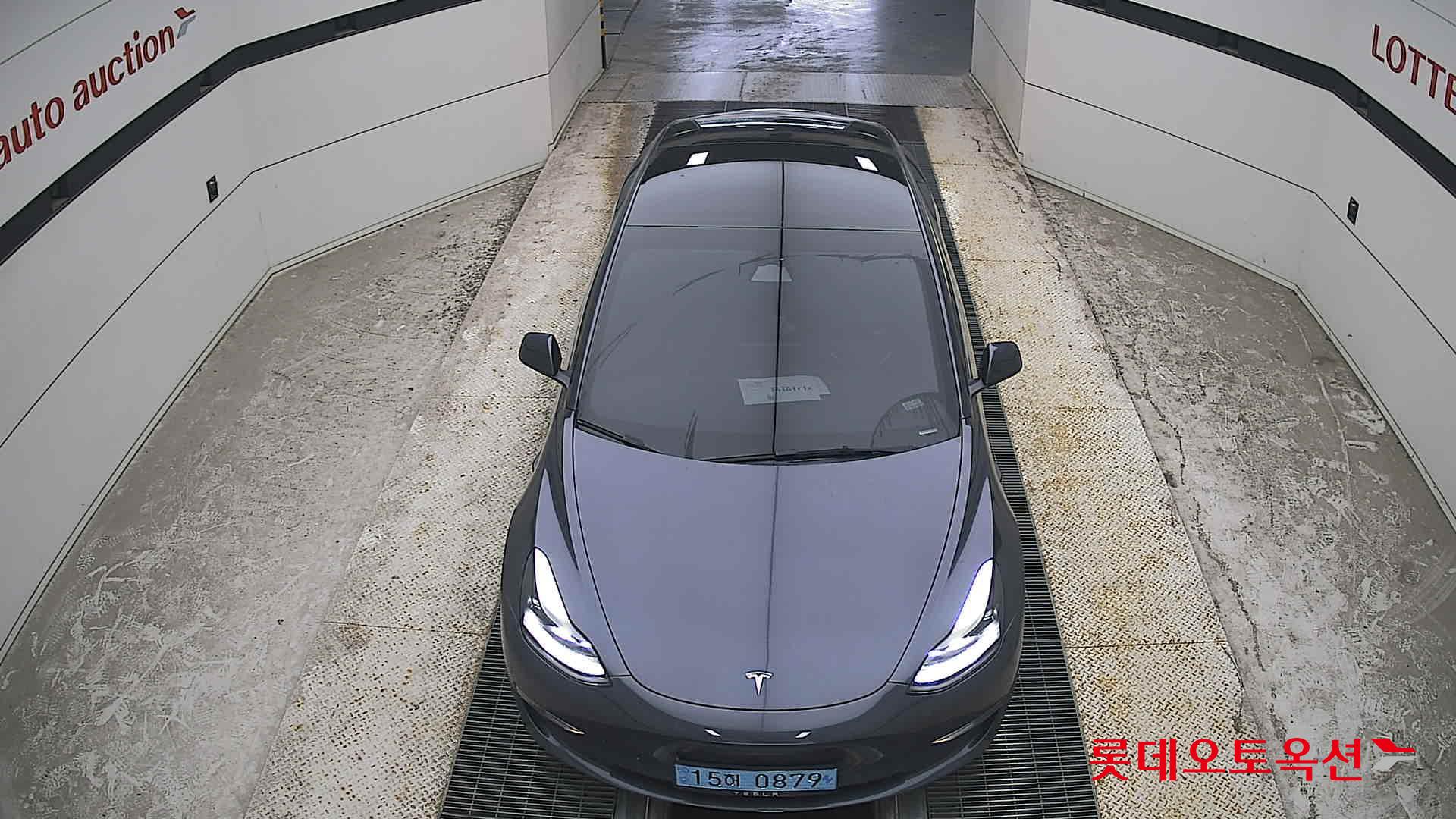 2022 - tesla model 3