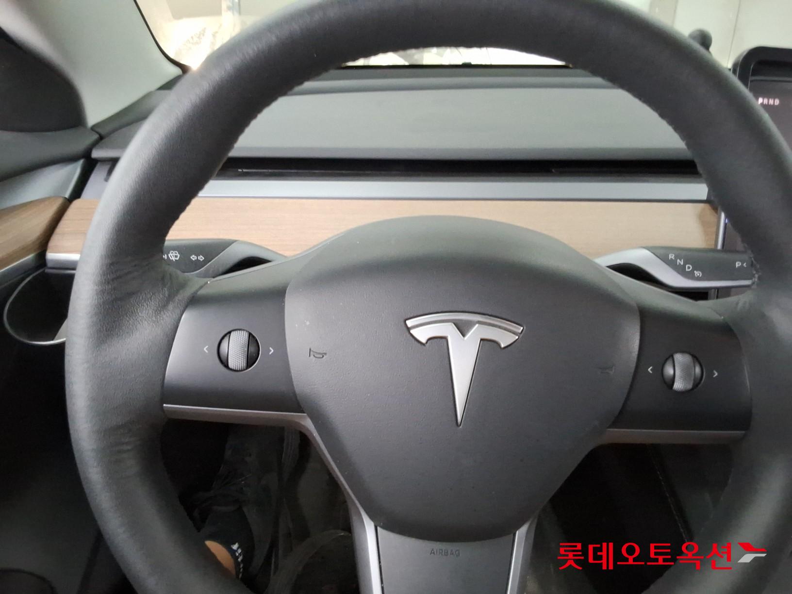 2022 - tesla model 3