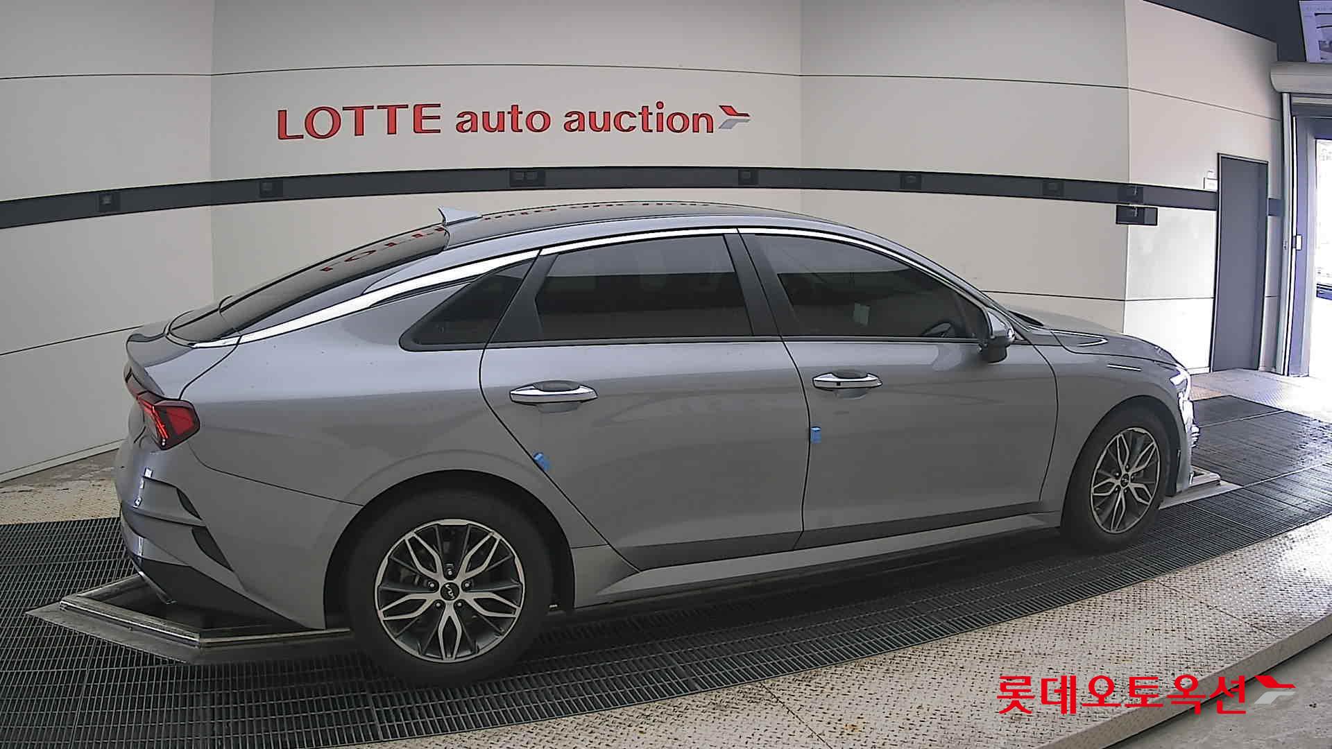 2022 - kia k5
