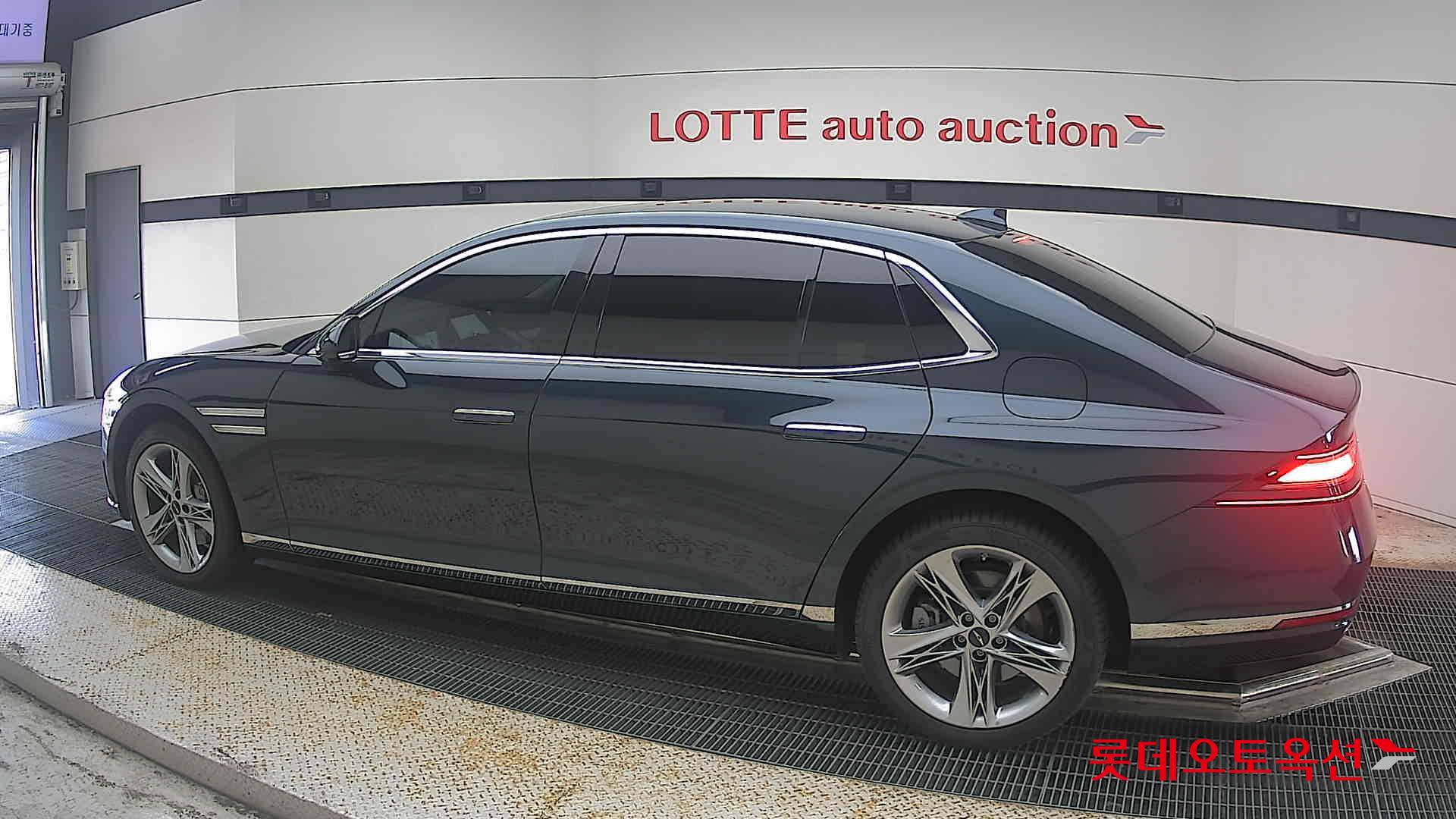 2022 - genesis g90