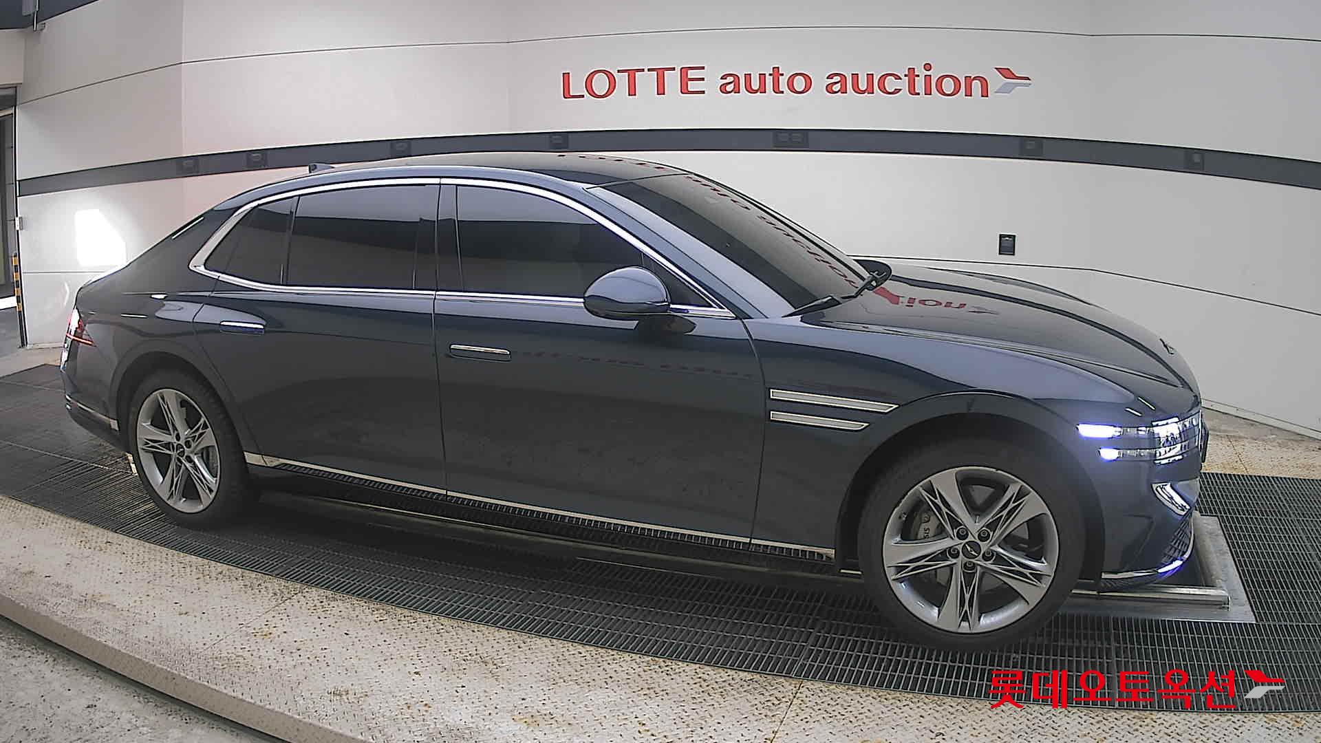 2022 - genesis g90