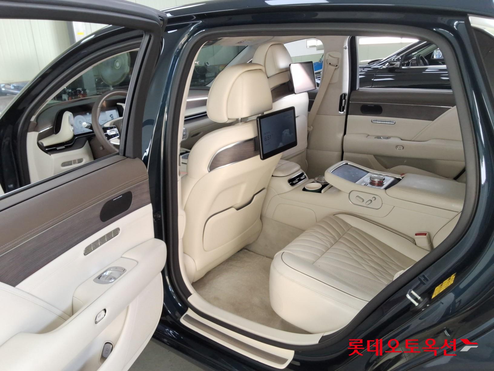 2022 - genesis g90