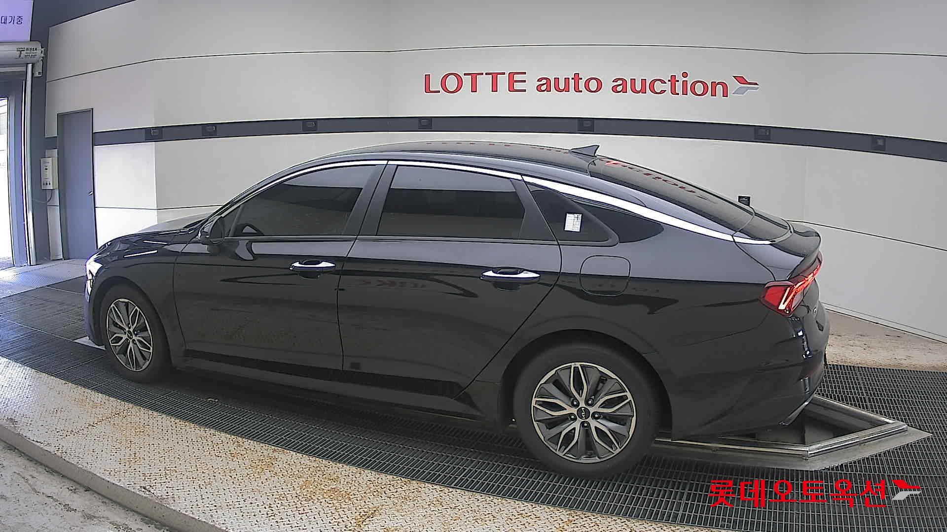 2022 - kia k5