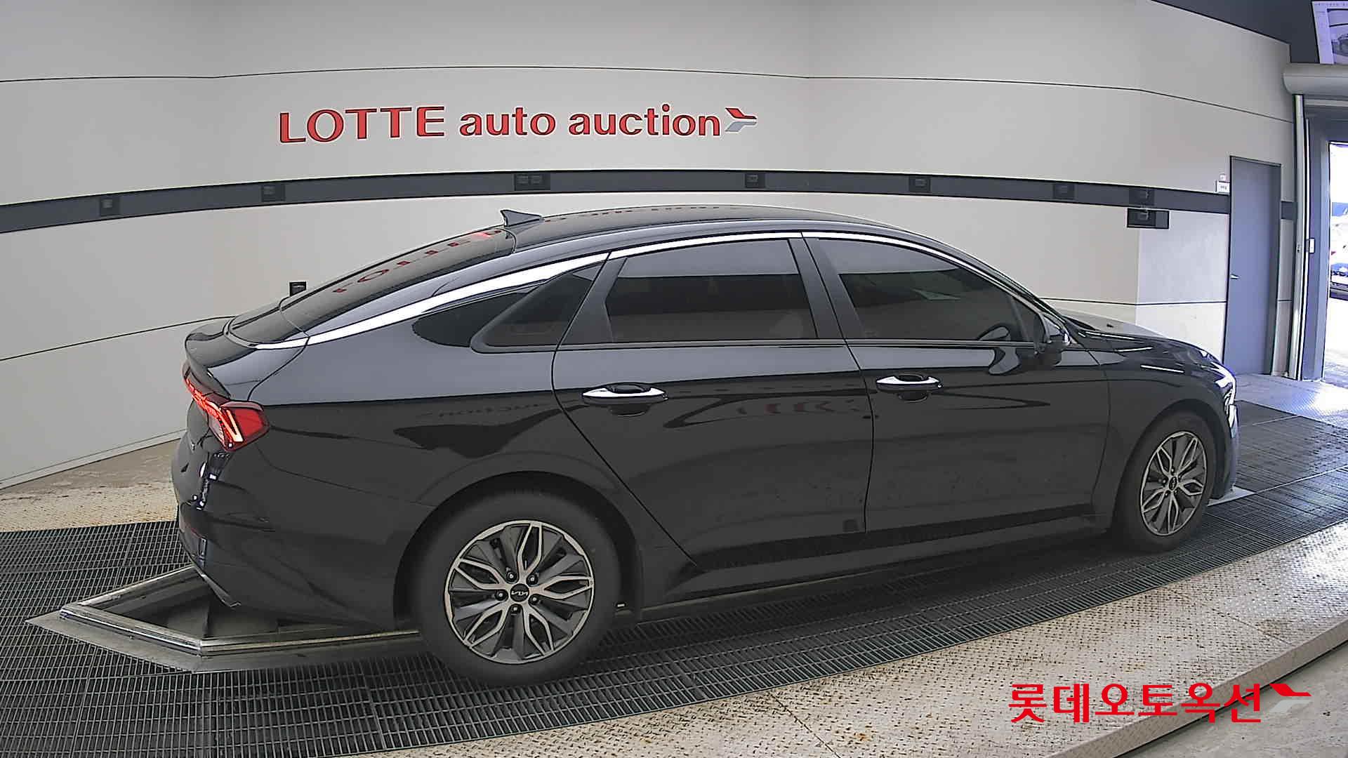 2022 - kia k5