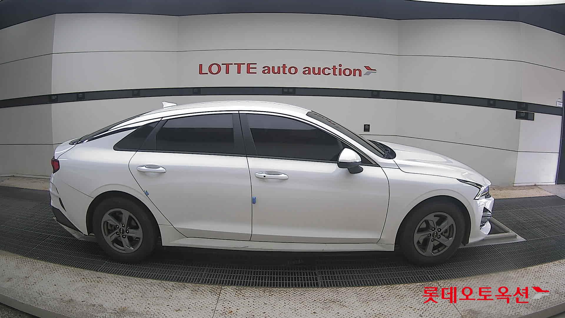 2022 - kia k5