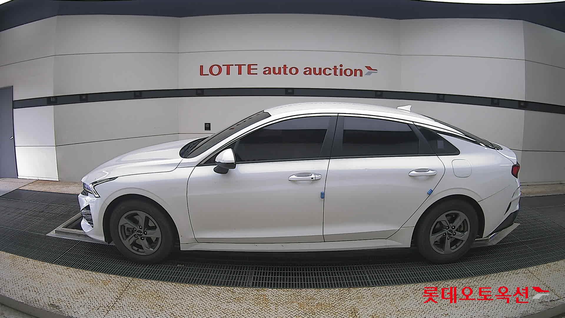 2022 - kia k5
