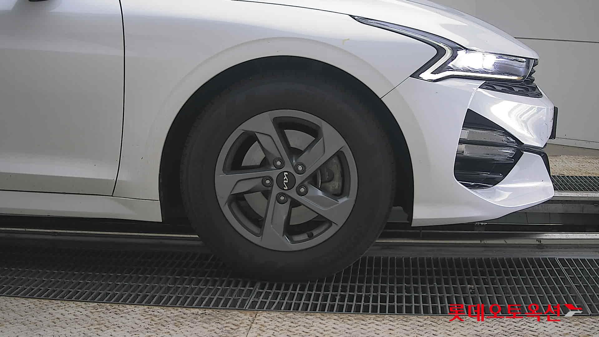 2022 - kia k5