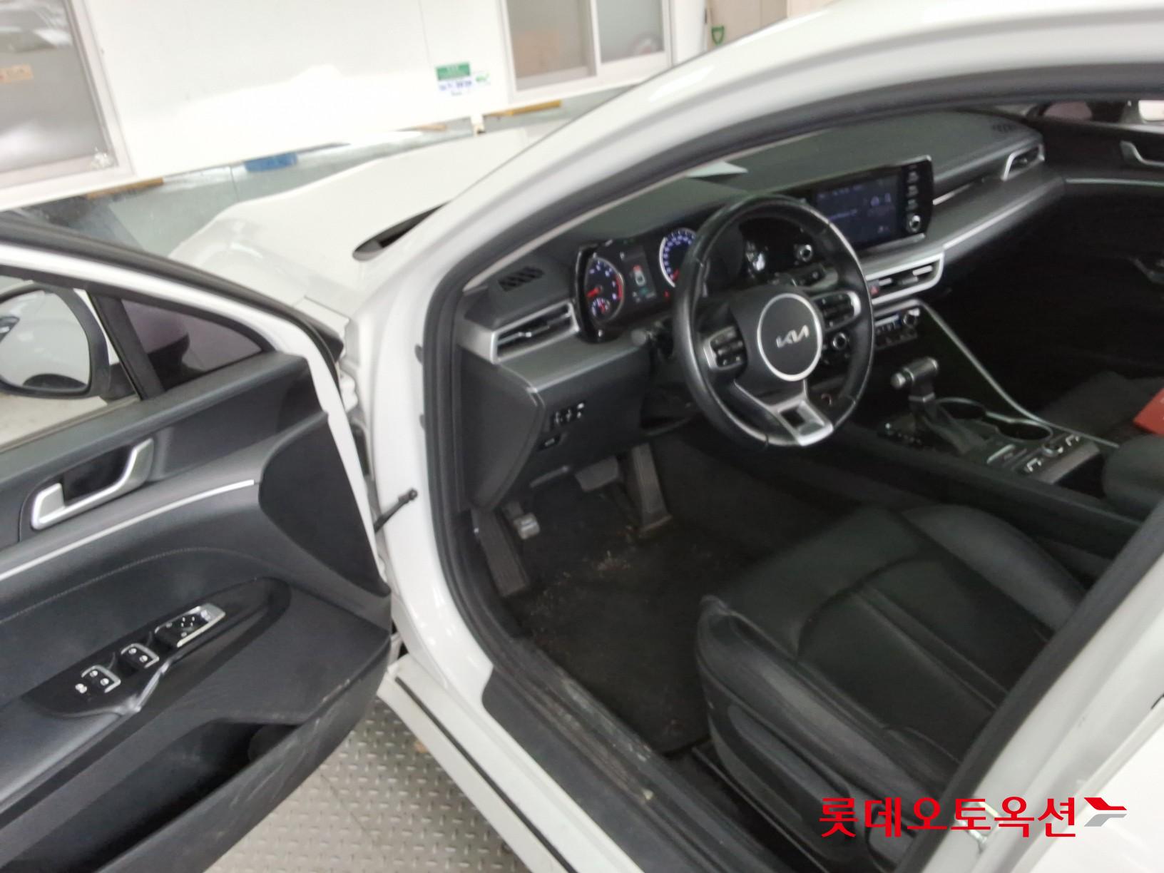 2022 - kia k5