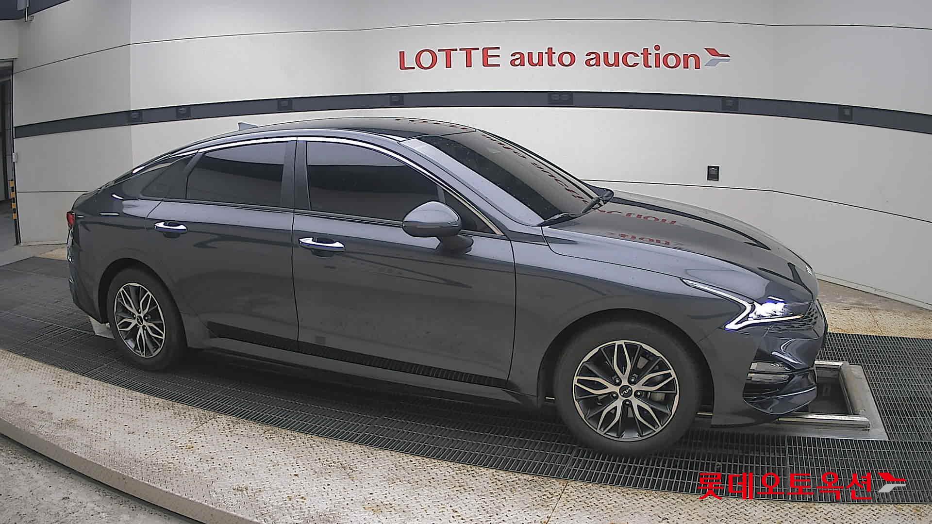 2022 - kia k5