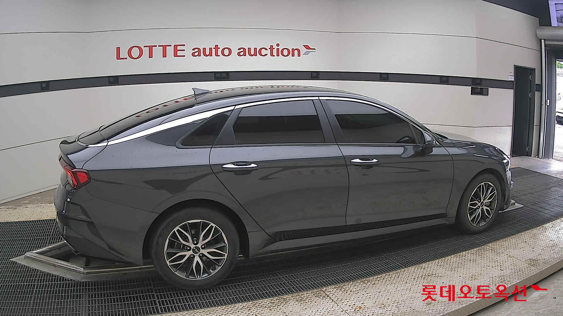 2022 - kia k5