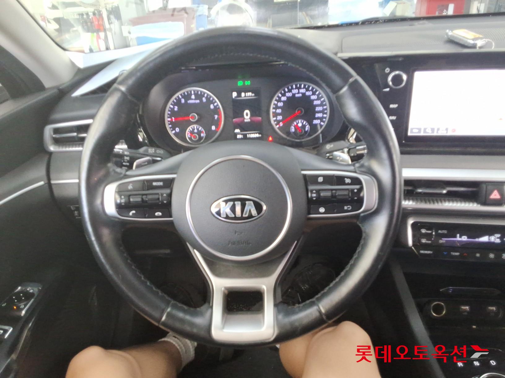 2021 - kia k5