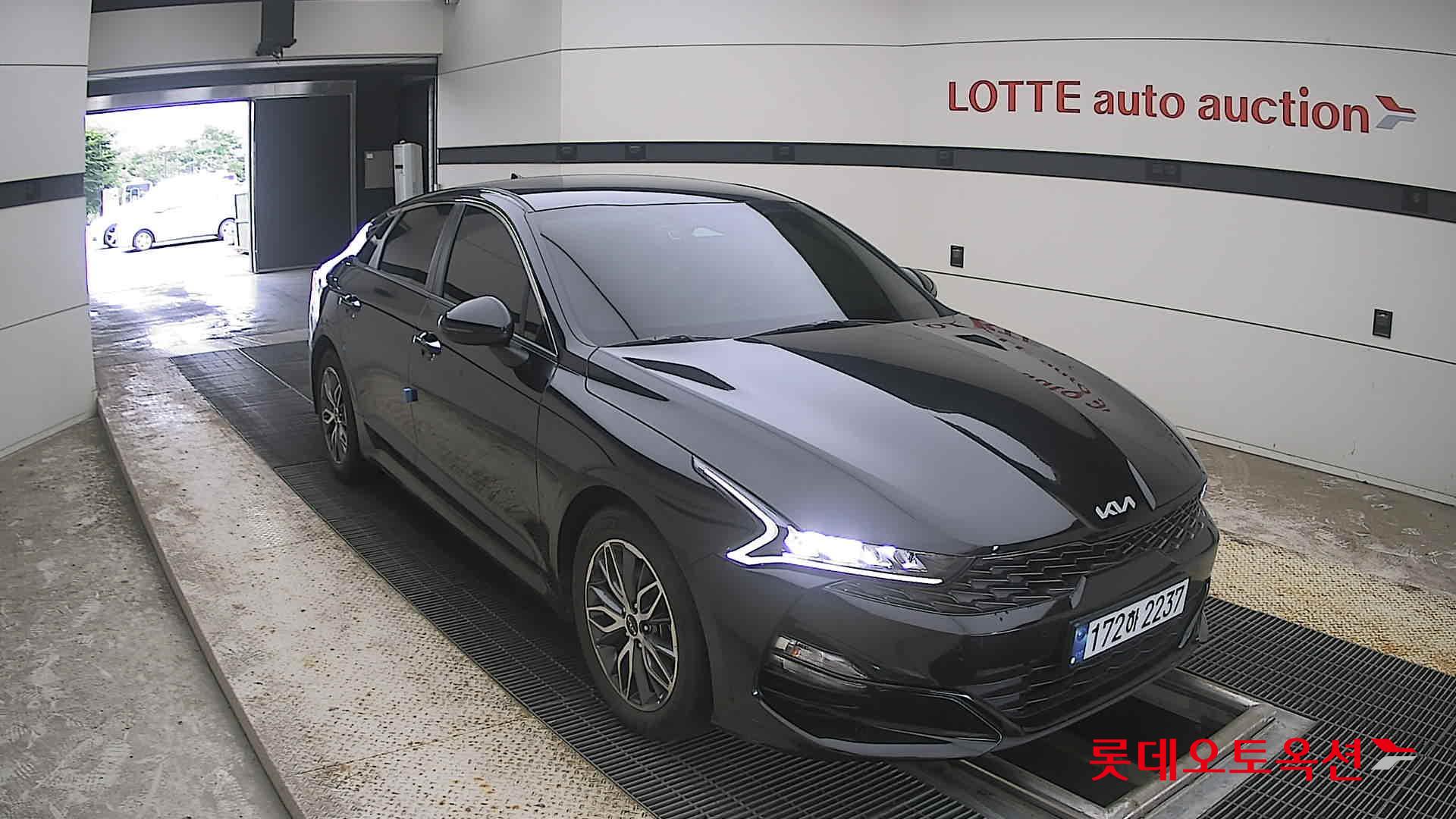 2022 - kia k5