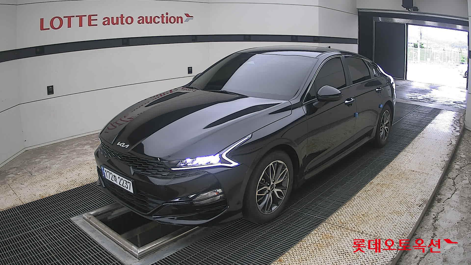 2022 - kia k5