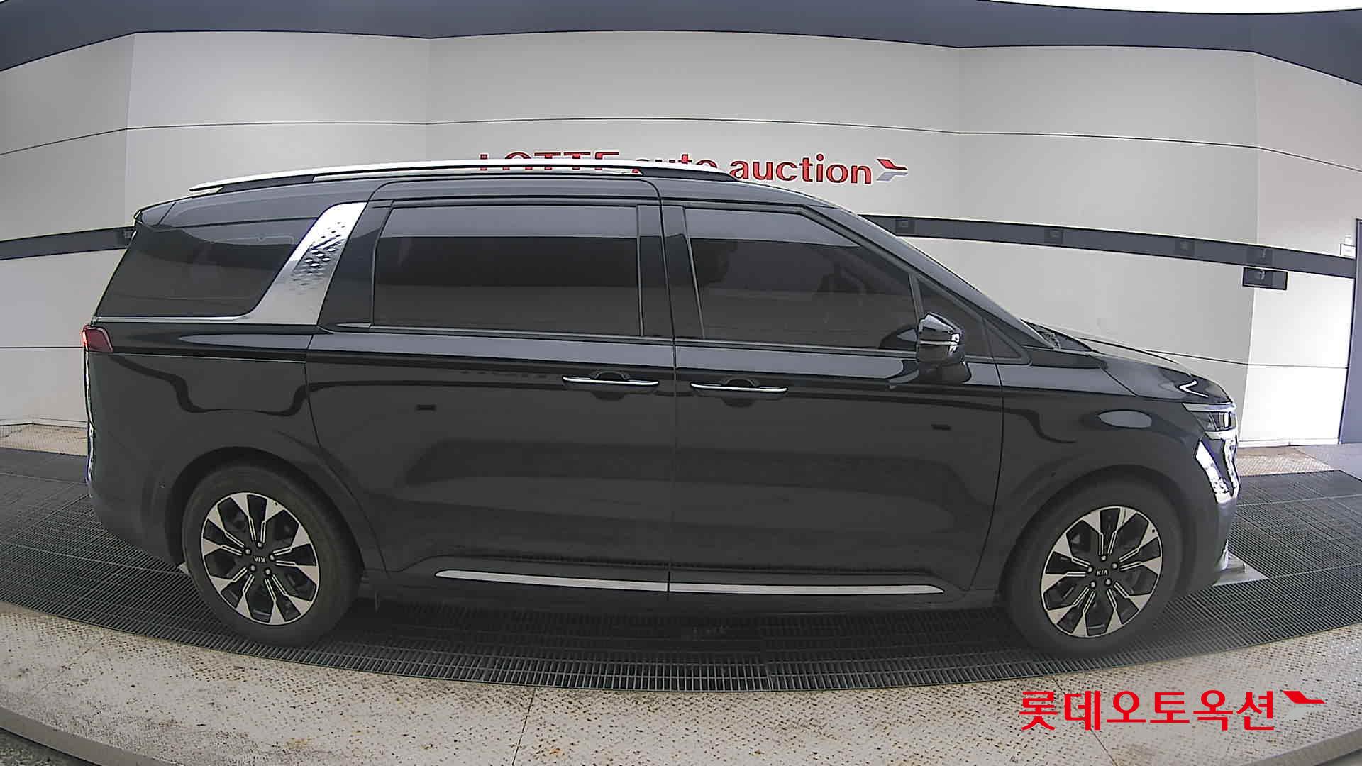 2021 - kia carnival