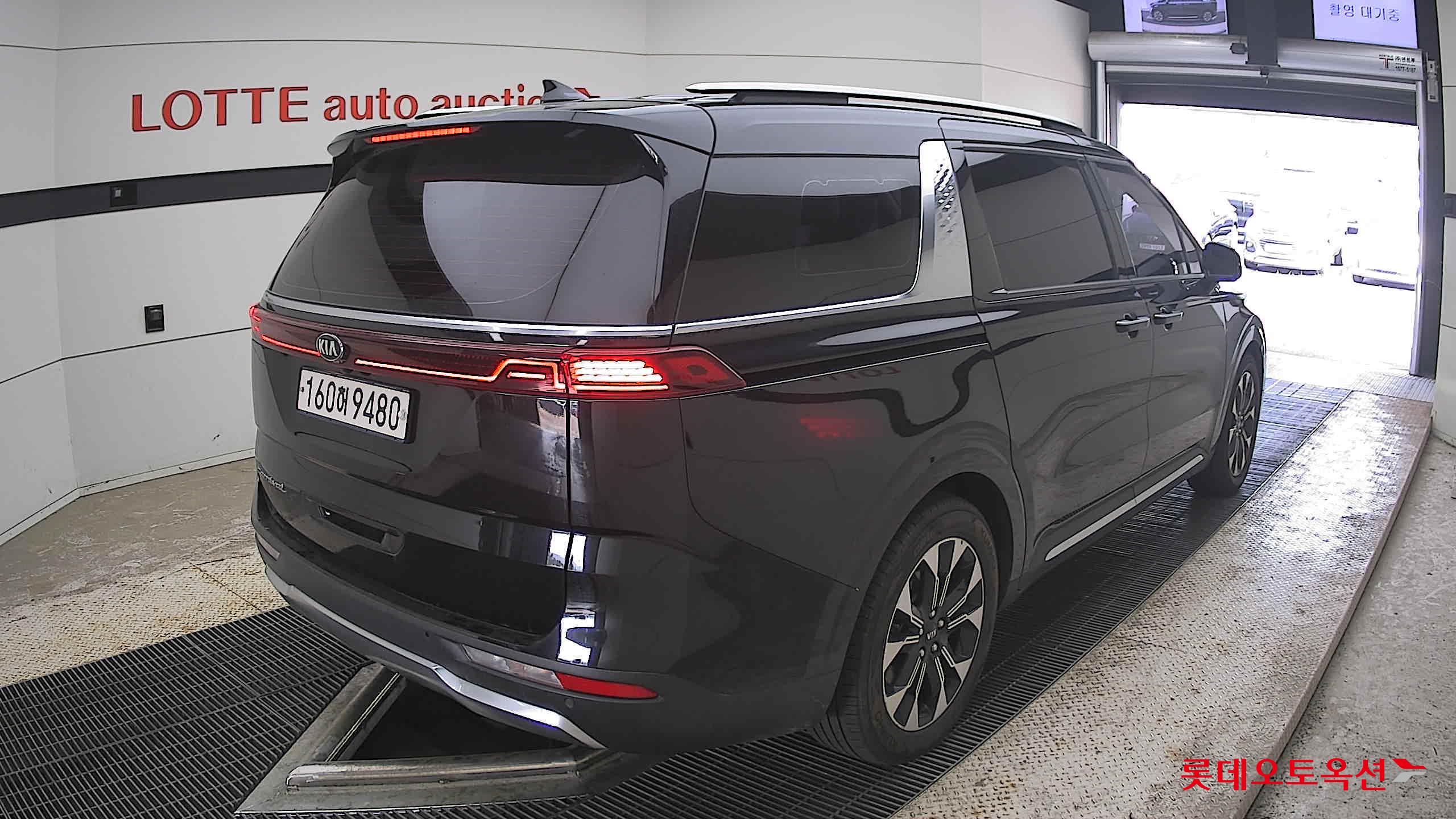 2021 - kia carnival