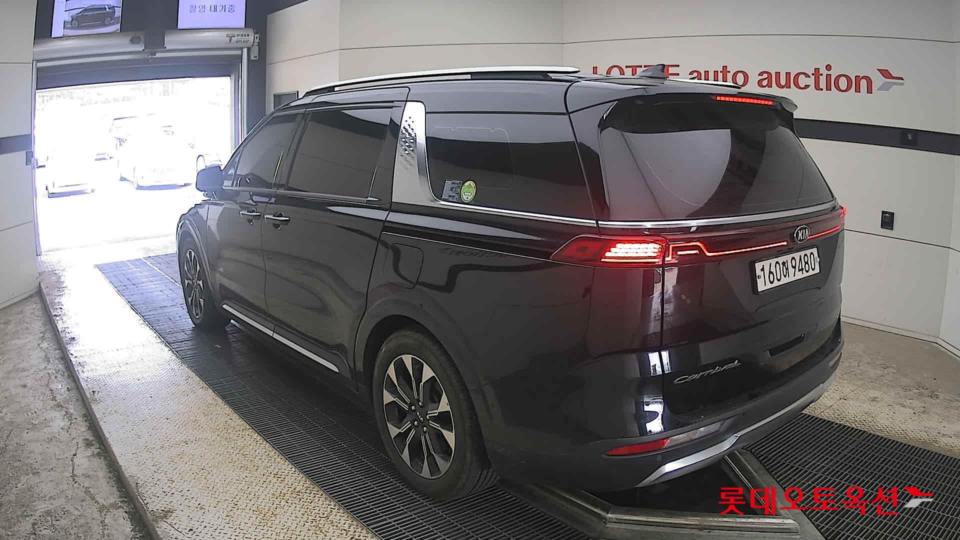 2021 - kia carnival