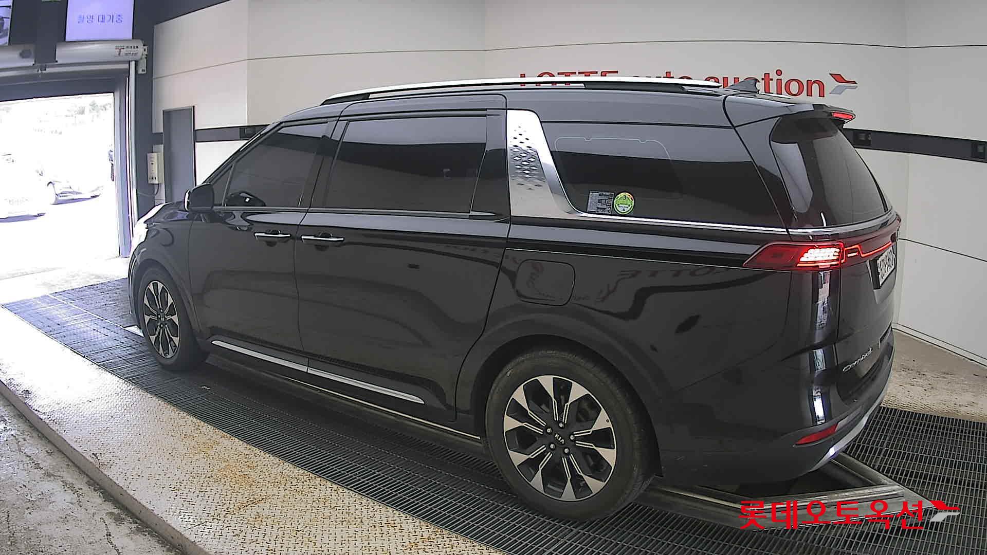 2021 - kia carnival