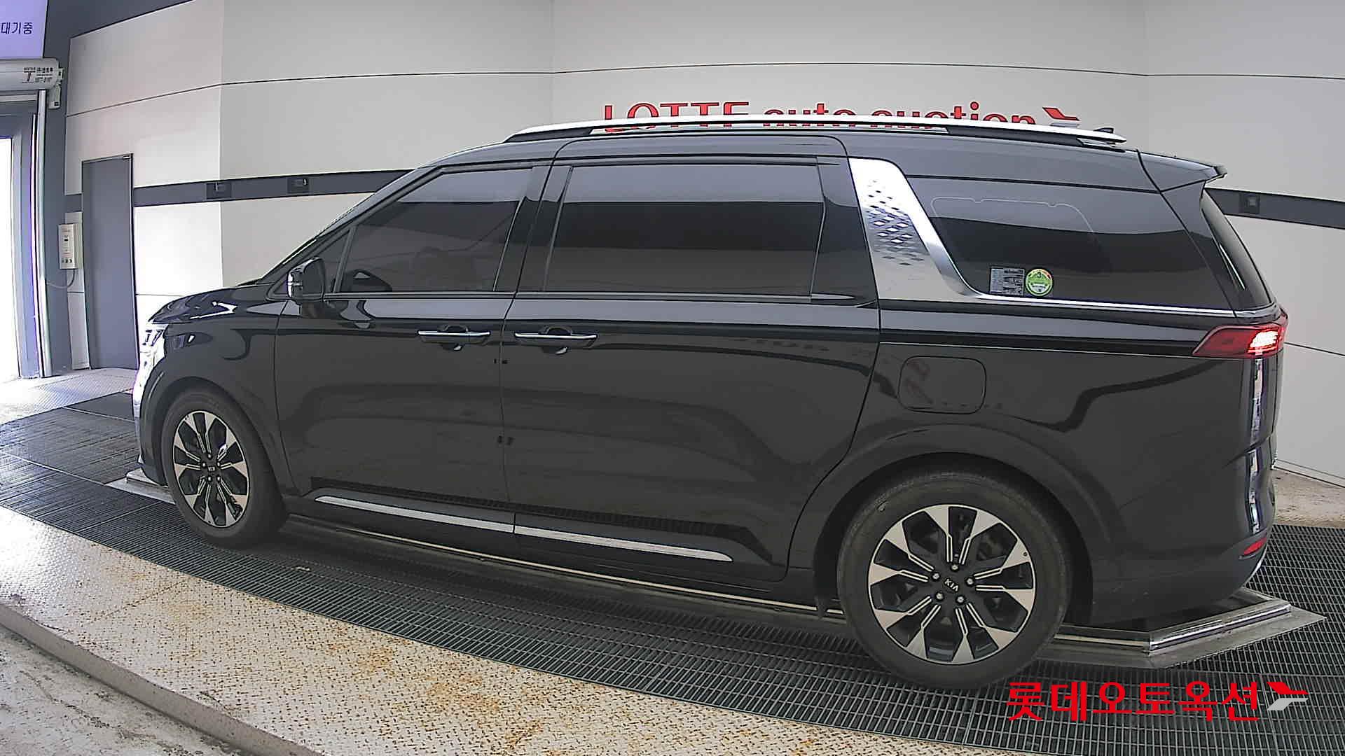 2021 - kia carnival