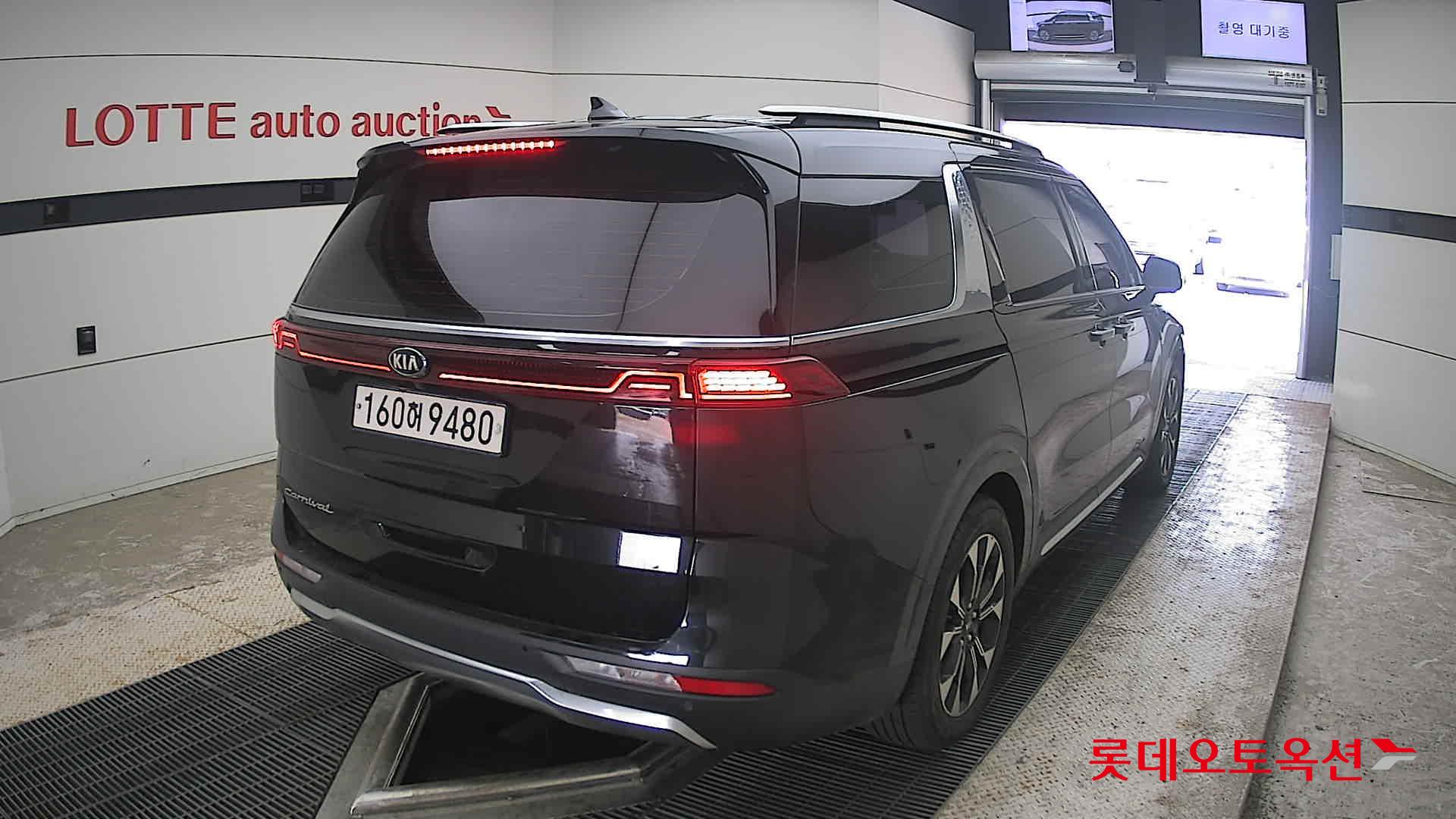 2021 - kia carnival