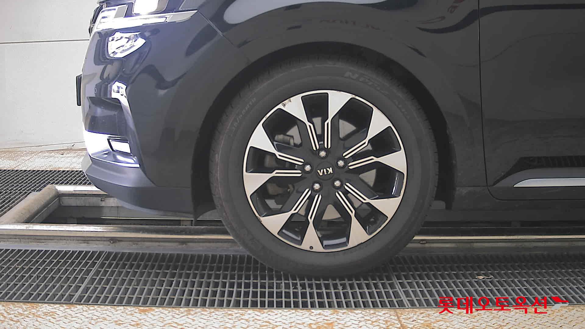 2021 - kia carnival