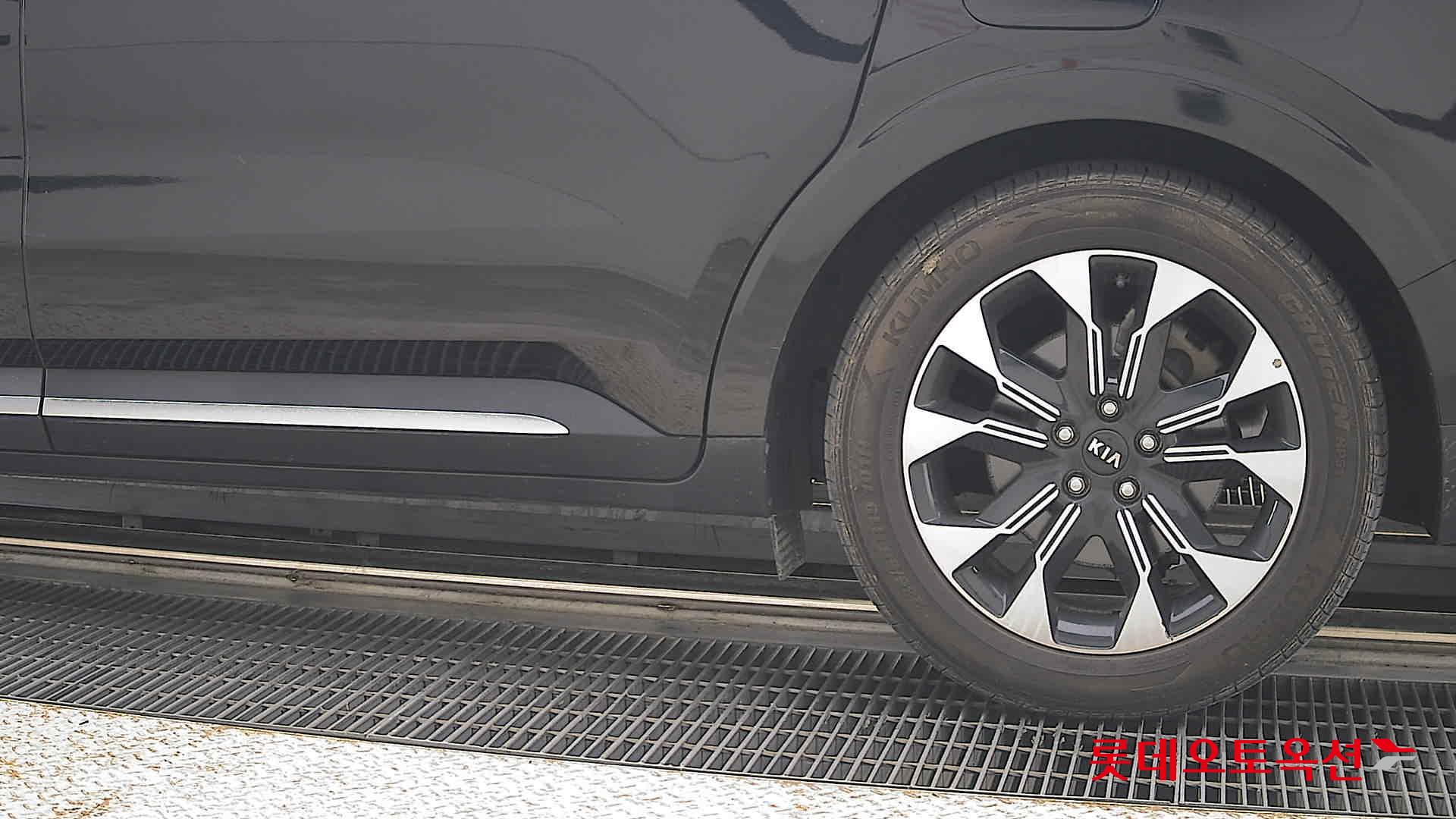2021 - kia carnival