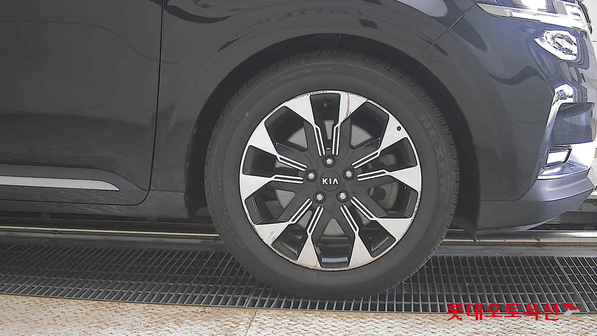 2021 - kia carnival