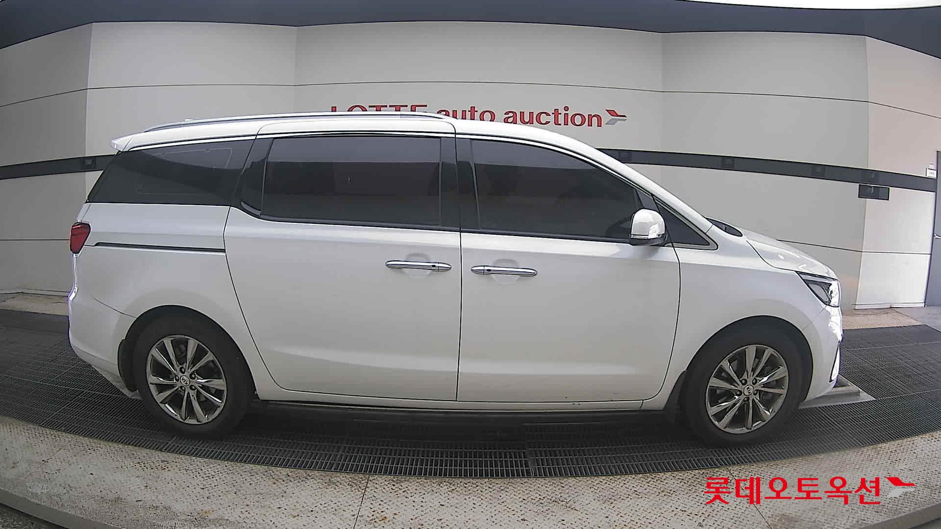2020 - kia carnival