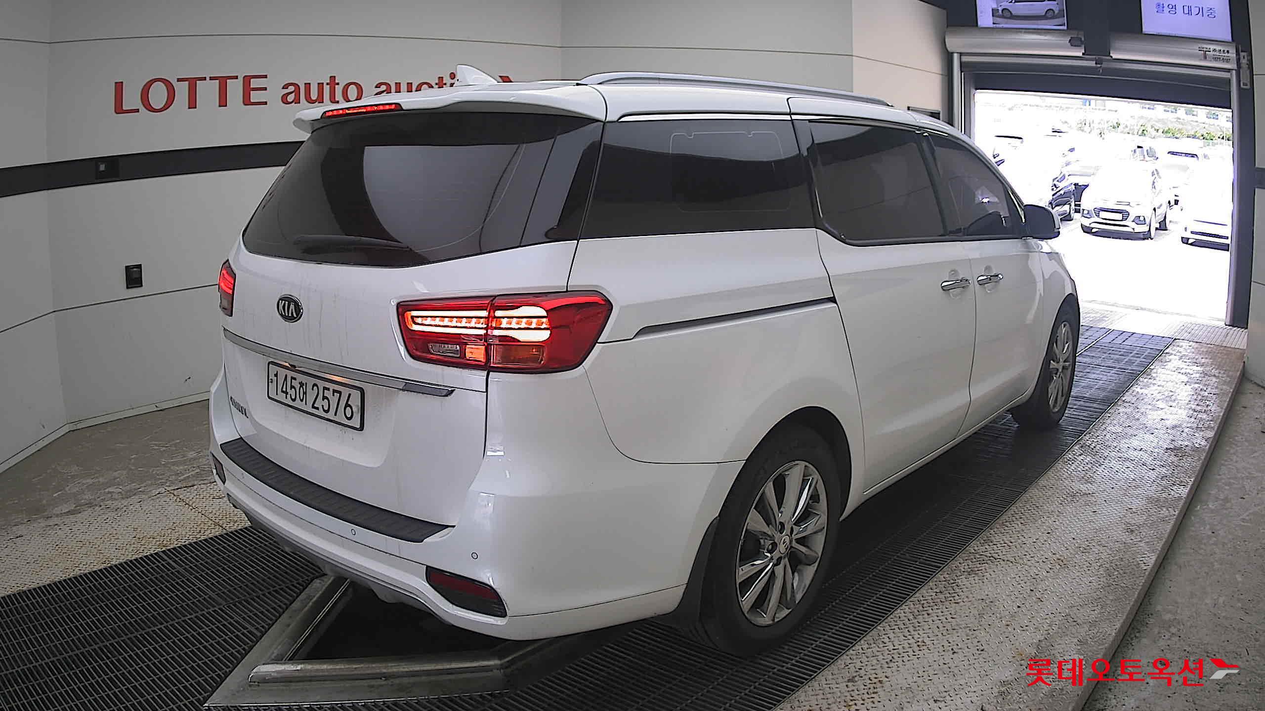 2020 - kia carnival