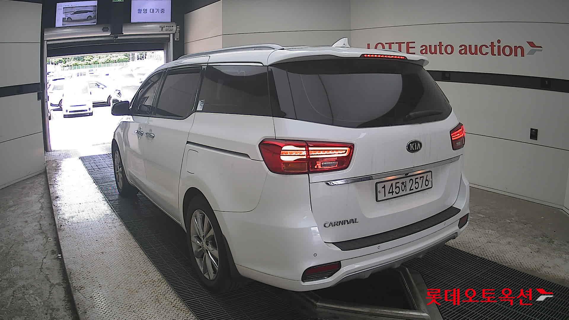2020 - kia carnival