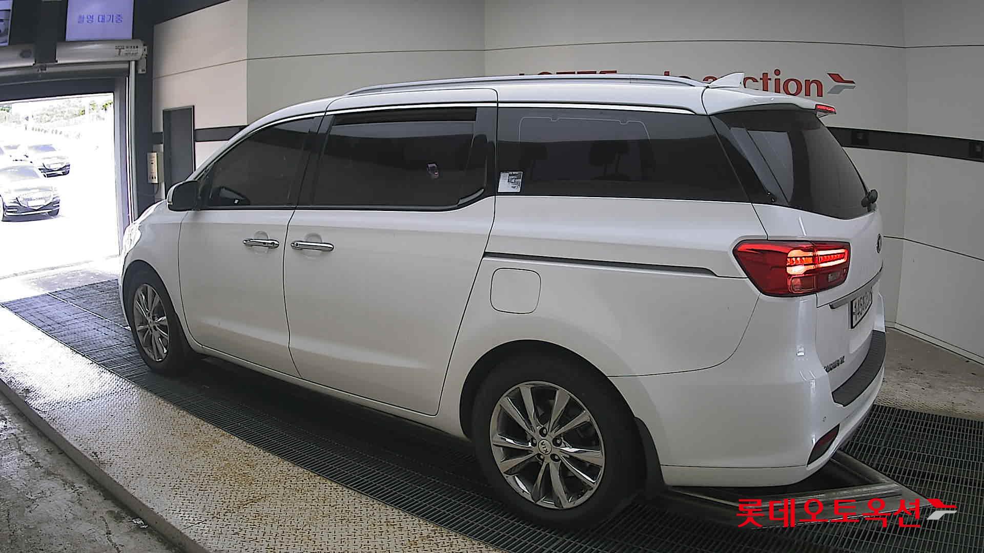 2020 - kia carnival