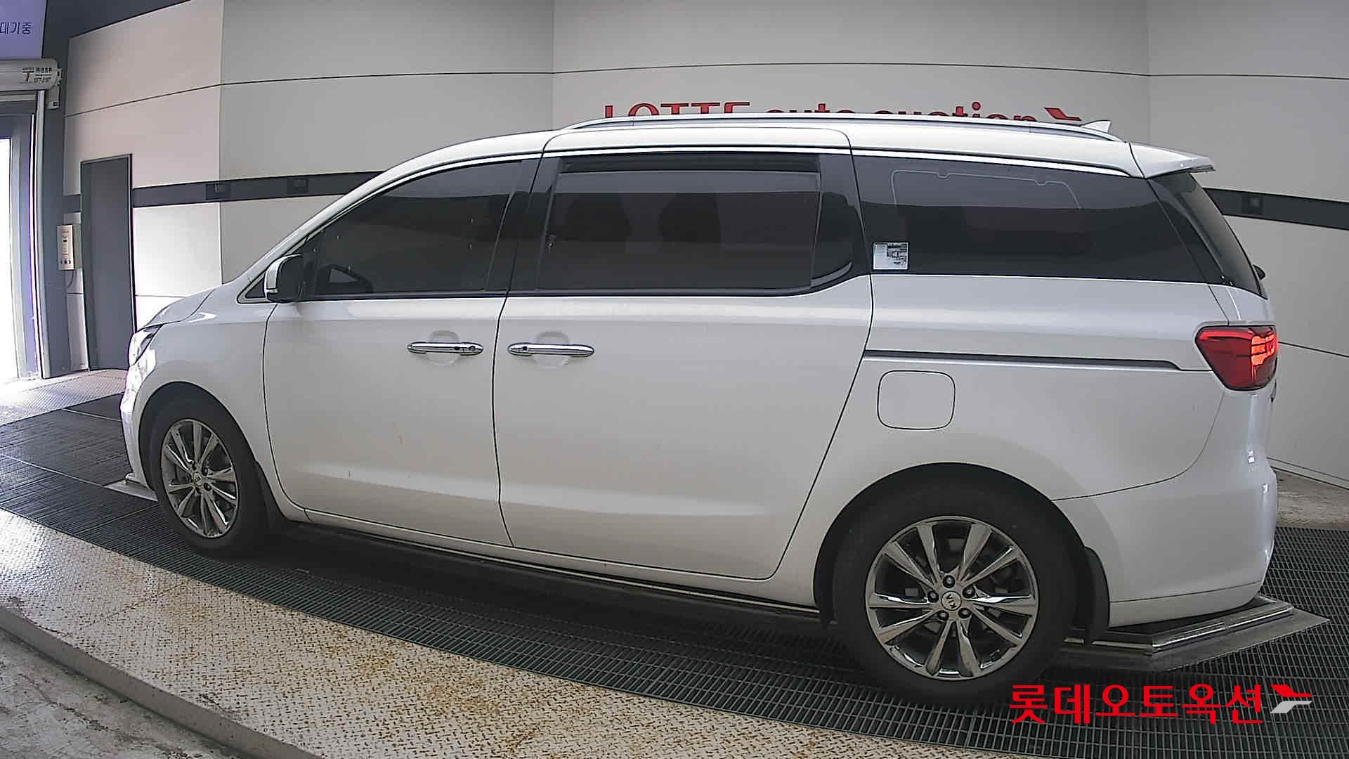 2020 - kia carnival