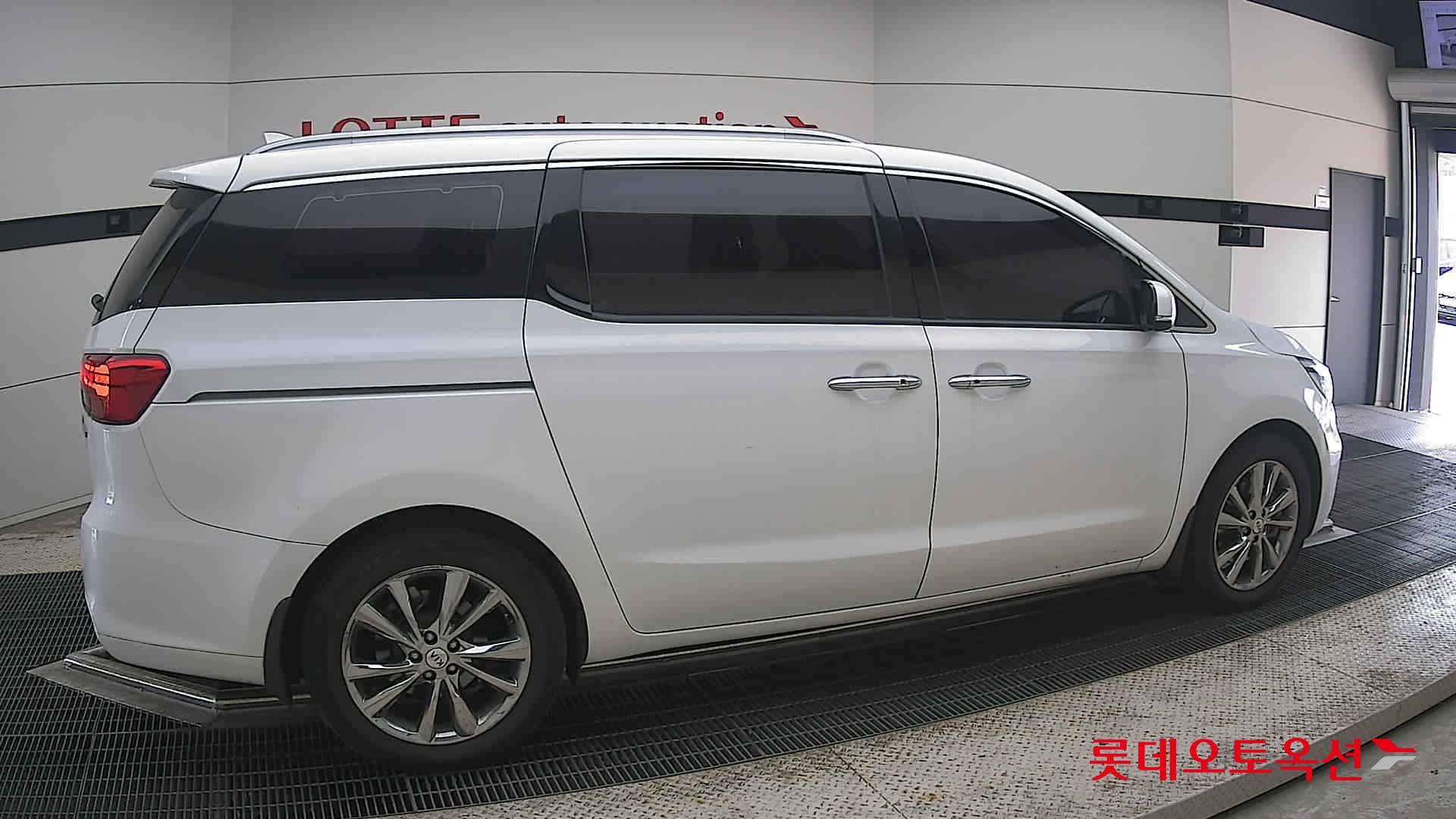 2020 - kia carnival