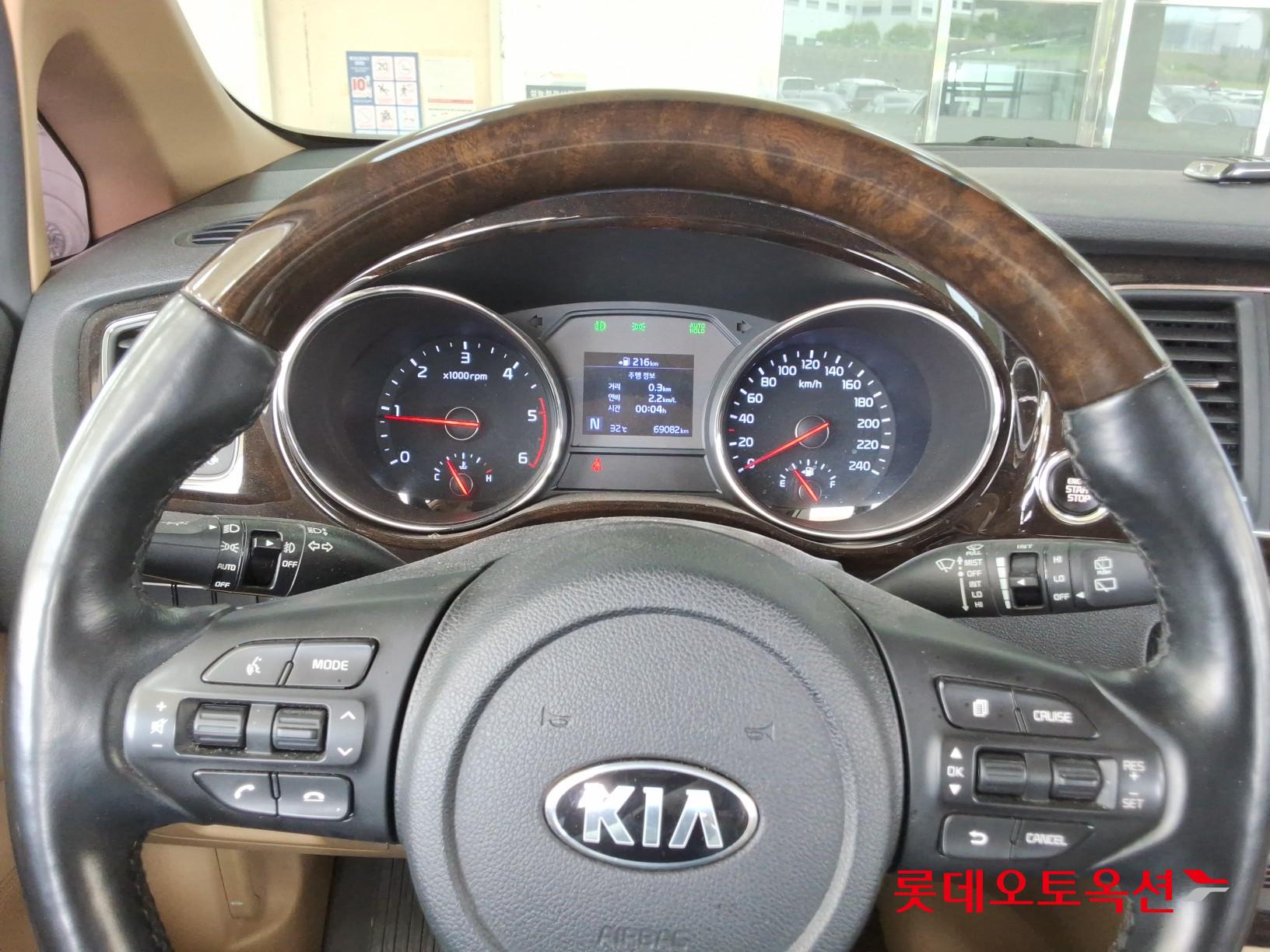 2020 - kia carnival