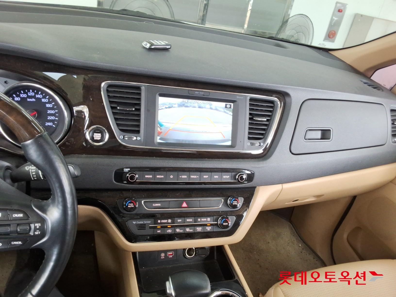 2020 - kia carnival