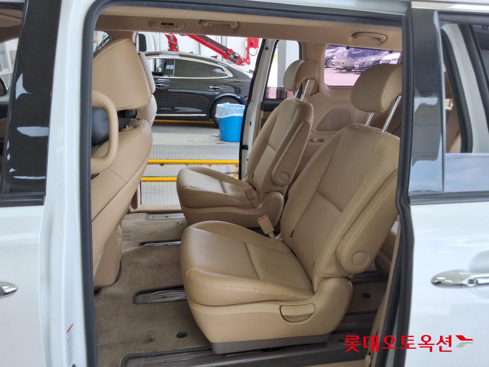 2020 - kia carnival