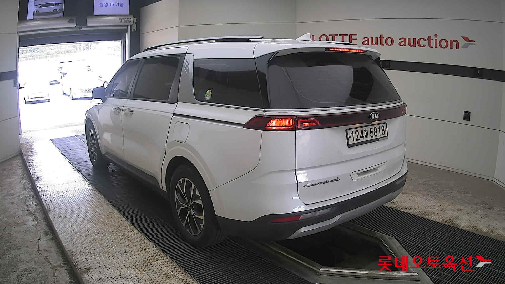 2021 - kia carnival