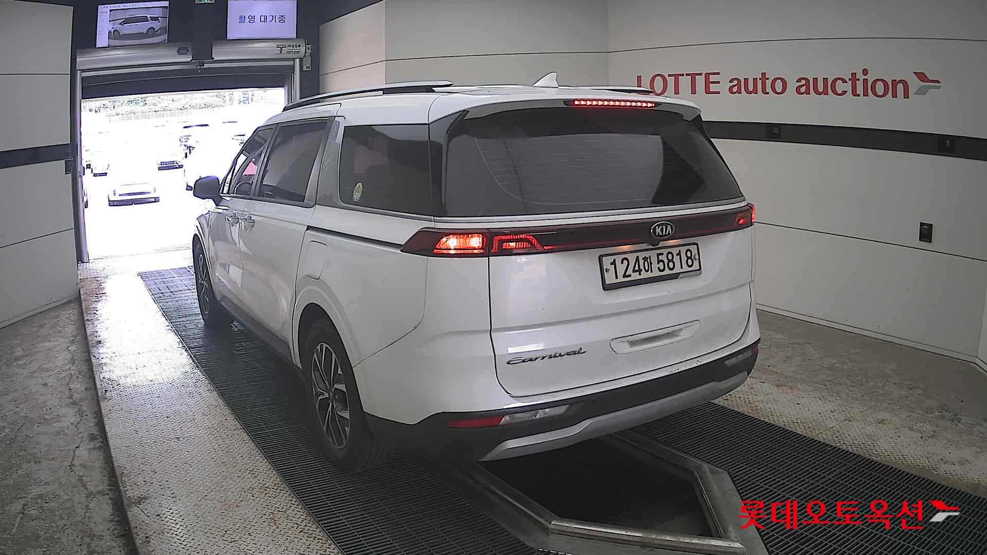 2021 - kia carnival