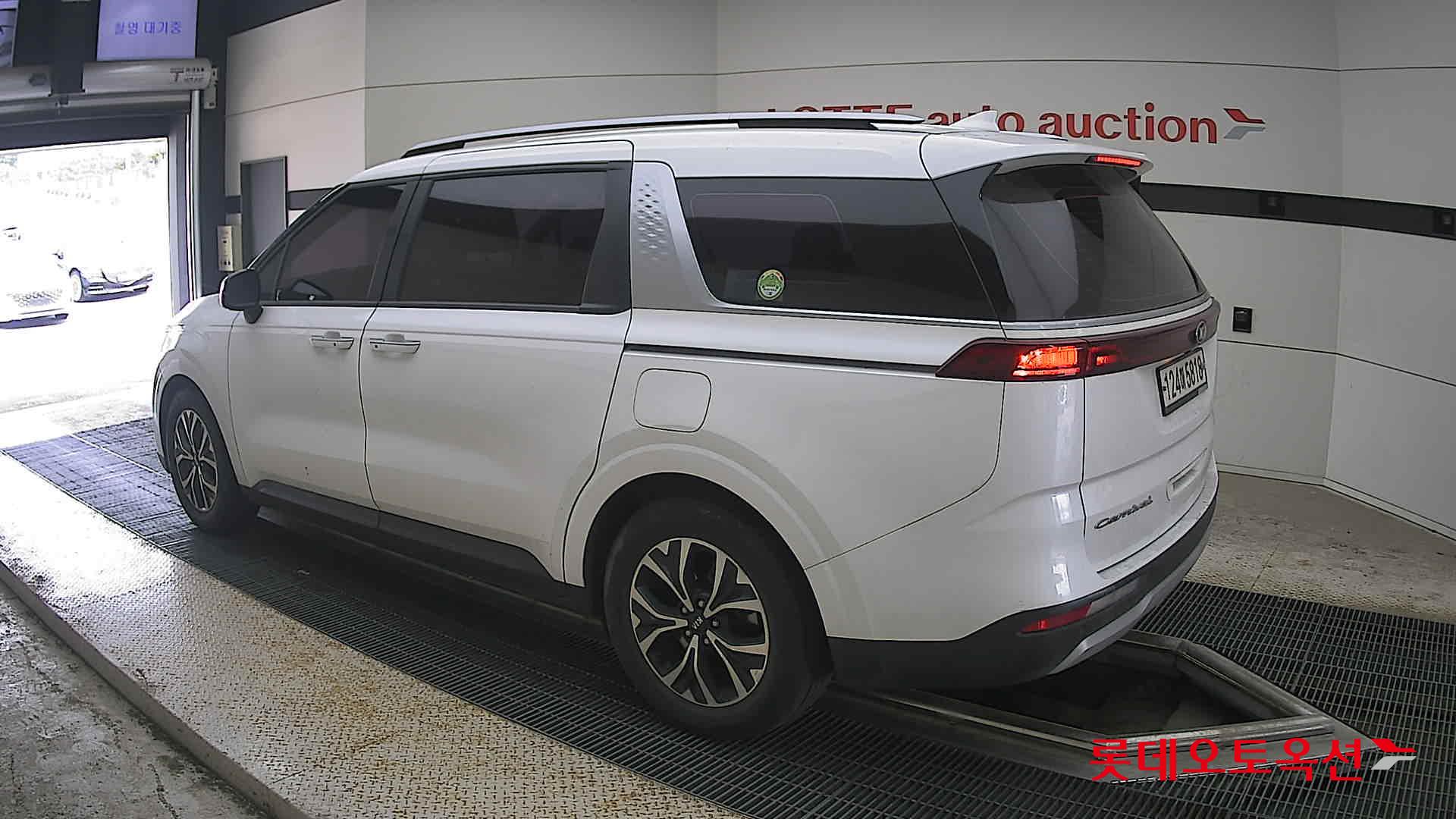 2021 - kia carnival