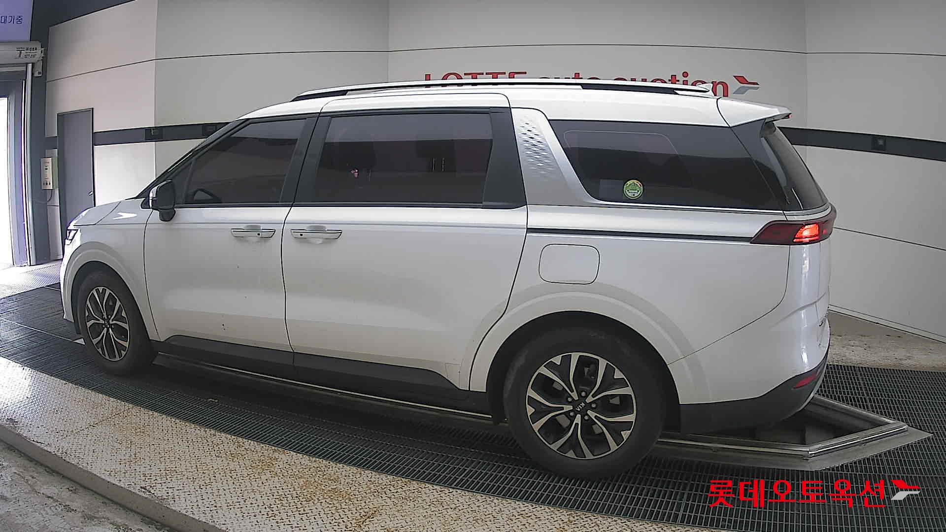 2021 - kia carnival