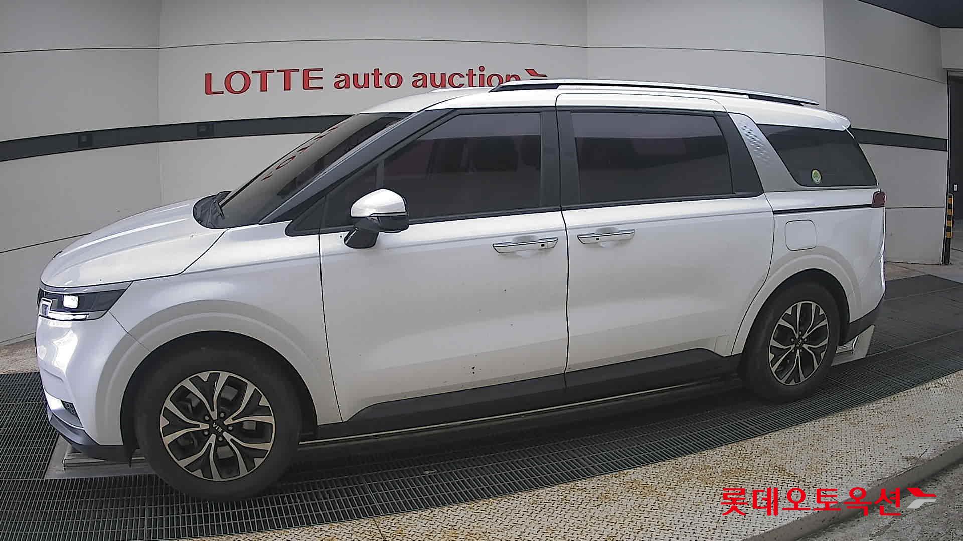 2021 - kia carnival