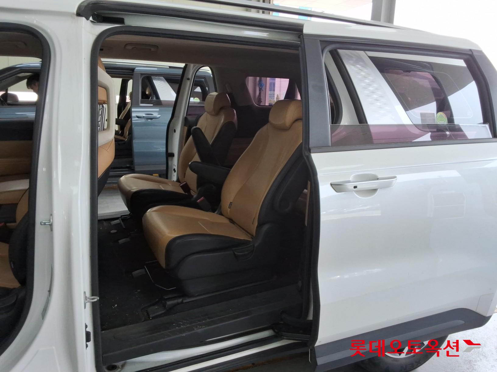 2021 - kia carnival
